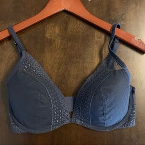 Victoria’s Secret Incredible by VS Plunge Bra 32DD